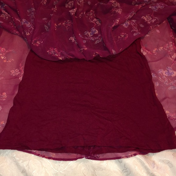 Lauren Conrad sheer overlay floral top size XS - Picture 4 of 5